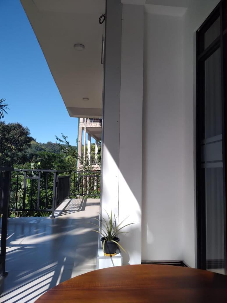 Bed and Breakfast Misty Heaven Ella Exterior foto